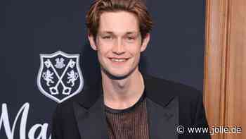 "Maxton Hall"-Star Damian Hardung dreht Film mit "Bridgerton"-Liebling