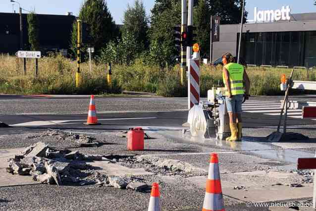 Wegdek N36 ten vroegste woensdagavond hersteld: “Hitte en regen spelen ons parten”