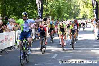 Michiel Lambrecht wint een rit in Ronde van Namen maar ziet eindzege door de vingers glippen: “Meer dan tien centimeter was het niet”