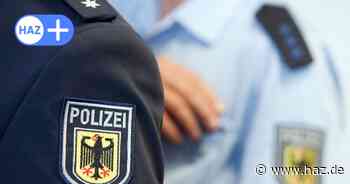 Polizei stoppt Reisende am Flughafen Hannover wegen offenem Haftbefehl