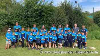 Neue Trainingsanzüge für die Kleinfeldteams des SC Egling