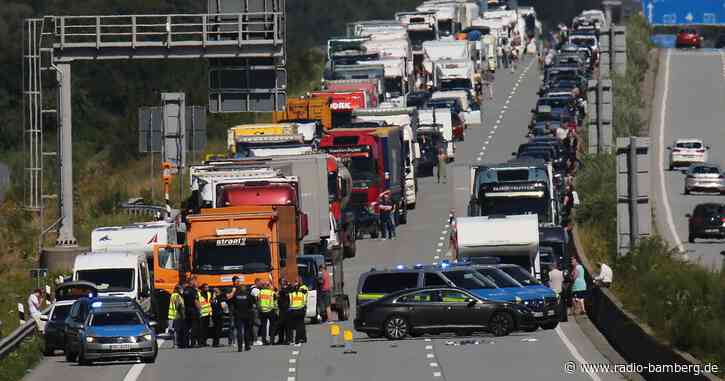 Messerangreifer auf der A7 mit Schuss ins Bein gestoppt