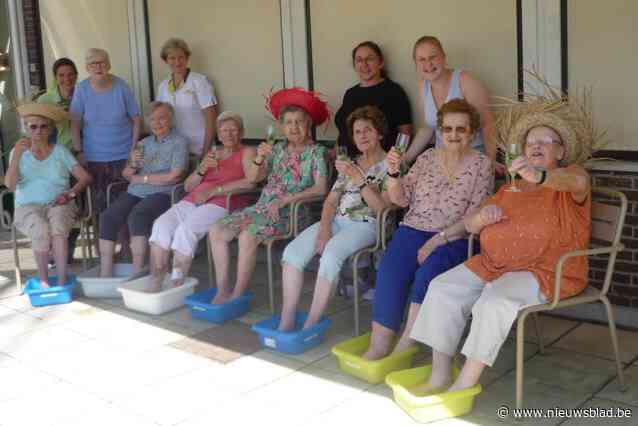 Pootjebaden en mojito: zo houden bewoners woonzorgcentrum het hoofd koel