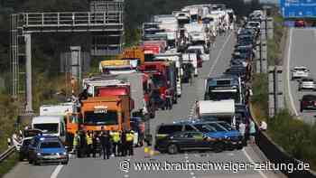 Nach Autobahn-Unfall: Polizei schießt Messer-Angreifer nieder