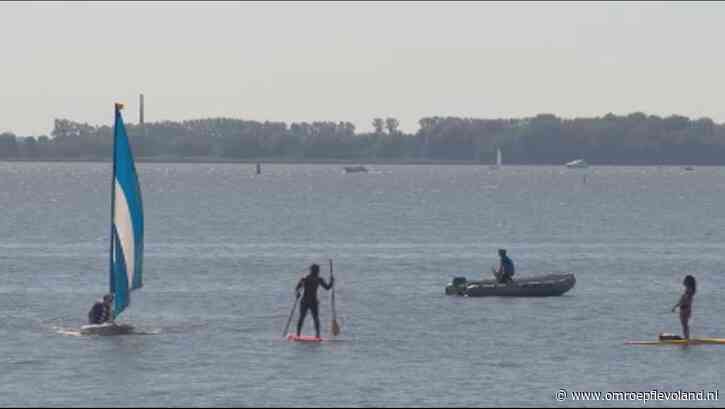 Flevoland - Boven de dertig graden! Flevolanders zoeken verkoeling op en rond het water