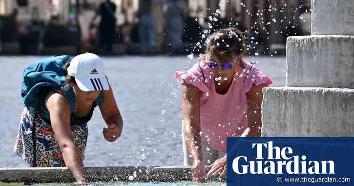Italian hospitals report rise in heat cases as weather fails to deter tourists