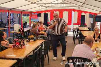 Raymond kroont zich tot allereerste Stem van Oxford: “Volgend jaar ook een ‘Masked Singer’”