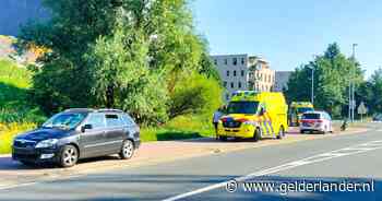 Jongen op fatbike gewond door botsing met auto op rotonde in Doetinchem