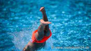 Mit Bub (9) zusammengeprallt: Vater tritt auf Schwimmer ein - Gäste retten Bewusstlosen aus Becken