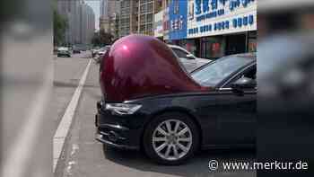 „Schwangere Autos“: In China verursacht Hitzewelle bizarre Formationen auf der Motorhaube