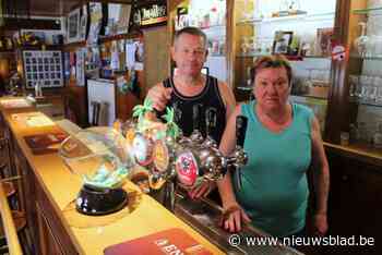 Ronny en Conny vieren zestig jaar Café De Steenput met koersen en muziek: “We hebben hier schone tijden beleefd”
