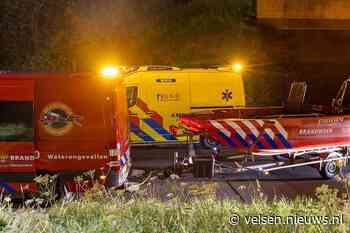 Jongeren springen van brug A9 bij Zijkanaal C