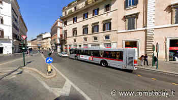 Scippato alla fermata del bus filma il rapinatore con lo smartphone