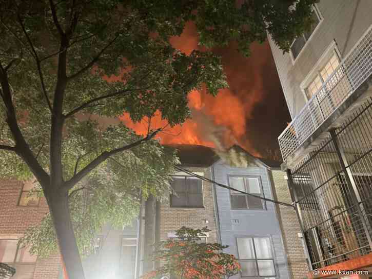 Central Austin apartment catches fire Tuesday morning, no one hurt