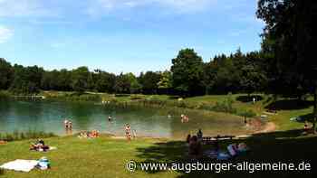 Polizeieinsatz an Pfuhler Badesee: Mann springt samt Bekleidung ins Wasser