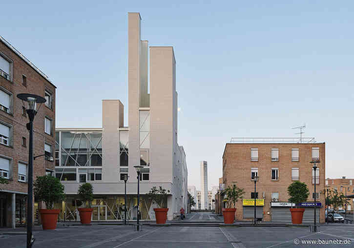 Versteckter Schwung in Cergy-Pontoise - Umgebautes Kulturzentrum von Jean-Pierre Lott Architectes