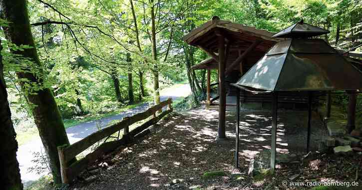 Nach Tod eines Mannes: Zimmer der Verdächtigen durchsucht