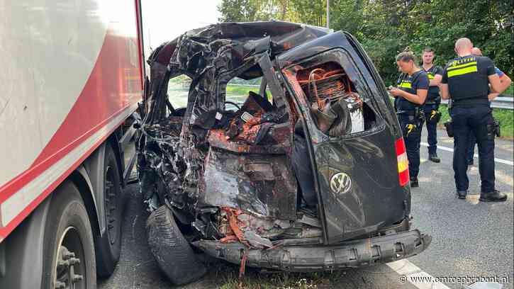 Twee gewonden bij ongeluk op A27, weg bezaaid met brokstukken en dicht
