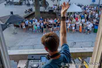 Dj’s nemen balkon van gerestaureerd gemeentehuis in: “Hoe tof is dat niet?”
