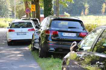Autofahrer ignorieren Halteverbot am Werburger Waldbad in Spenge