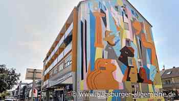 Friedensmural 2024: Die Säulen der Demokratie unter einer starken Sonne