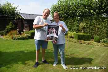 Tropisch warm, maar Freddy en Ria zijn volop bezig aan hun... kersthuisje: “Soep maken en lichtjes testen”