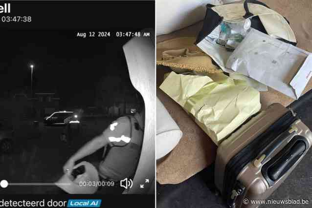 Verstrooide vrouw rijdt over eigen bagage en haar man mag het uitleggen aan de politie: “Te gek voor woorden”