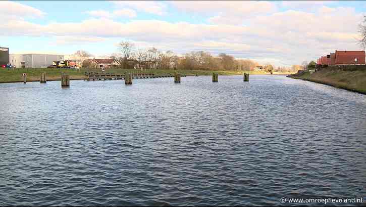 Flevoland - Nieuwsoverzicht 13/08 | Gemalen draaien andersom • Zonnepanelen tussen windmolens