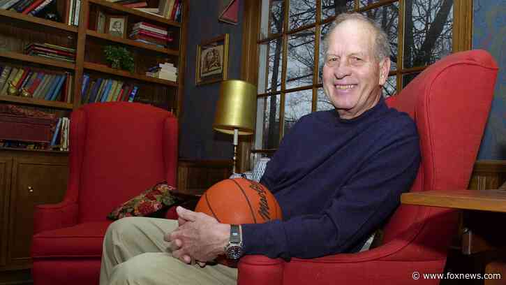 College basketball legend Frank Selvy, who once scored 100 points in a game, dead at 91