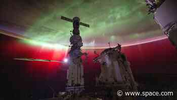 New ISS images showcase auroras, moon and space station in glorious photos (video)