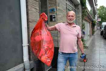 “Zakken vol sluikstort, inboedels en inhammen vol drugsgebruikers”: straatvrijwilliger Sjack (75) kijkt nergens nog van op aan De Coninckplein