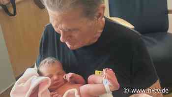 Tochter präsentiert erstes Baby: Opa David Hasselhoff vergießt Freudentränen