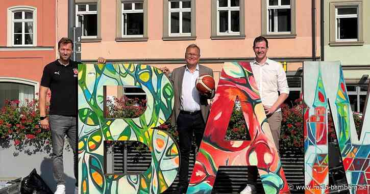 Starke empfängt „Tono“ und Team im Rathaus