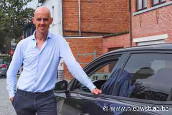 In de voetsporen van James Corden met Carpool Karaoke weegt Ronny (46) de politieke kandidaten in zijn podcastreeks: “In de wagen zijn de gesprekken altijd openhartig”