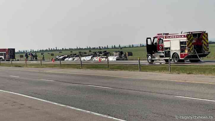 Fatal crash closes Highway 2 south of Calgary