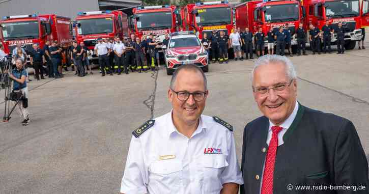 Herrmann verabschiedet Feuerwehr-Hilfskonvoi für Ukraine