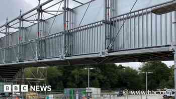 Temporary £200k 'ugly' footbridge set for town
