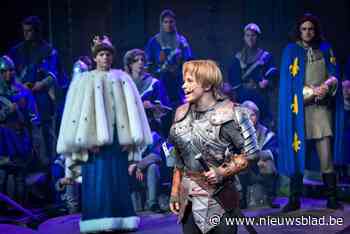 Jeanne d’Arc schittert op de brandstapel: “Je komt ogen te kort om alles te zien”