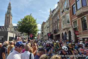 Wielerfans op jacht naar handtekeningen en selfies: feest in wielerstad