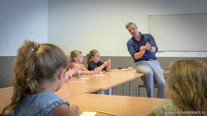 Burgemeester is ook amateur-goochelaar: 'Ik wil de verwondering doorgeven'