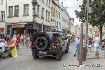 Buurtbewoner lanceert petitie tegen wegpiraten op dit kruispunt in hartje Antwerpen: “Autobestuurders rijden hier niet, ze vliegen”
