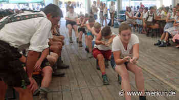 Tauziehen im Lenggrieser Festzelt mit internationalem Touch