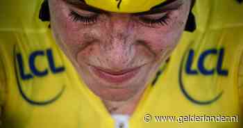 Hulpeloze Demi Vollering klimt na val met pijn en moeite de teambus in: komt haar Tour-zege in gevaar?