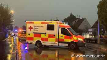 Frau wohl aus Fenster geworfen: Polizei geht von Beziehungstat aus – und sucht Verdächtigen