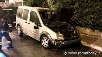 Incendio nella notte: auto in fiamme