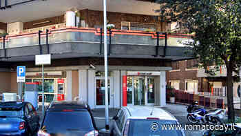 Carroattrezzi come ariete contro la banca, fallita spaccata all'Unicredit