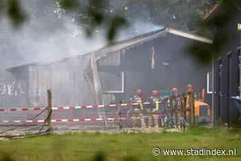 Paarden in veiligheid gebracht bij rokende hooibalen door broei
