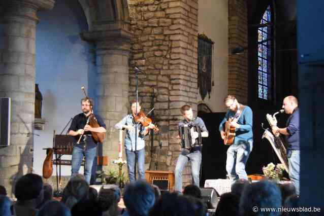 Dorpscentrum wordt opnieuw het mekka van de volksmuziek: bekend mandolinekwartet bijt de spits af tijdens eerste concert