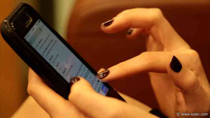 'It just can't be turned on': Lake Travis ISD debuts phone ban on first week of school