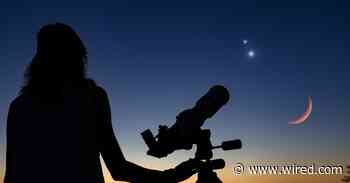 How to See the Conjunction Between Mars, Jupiter, and the Moon